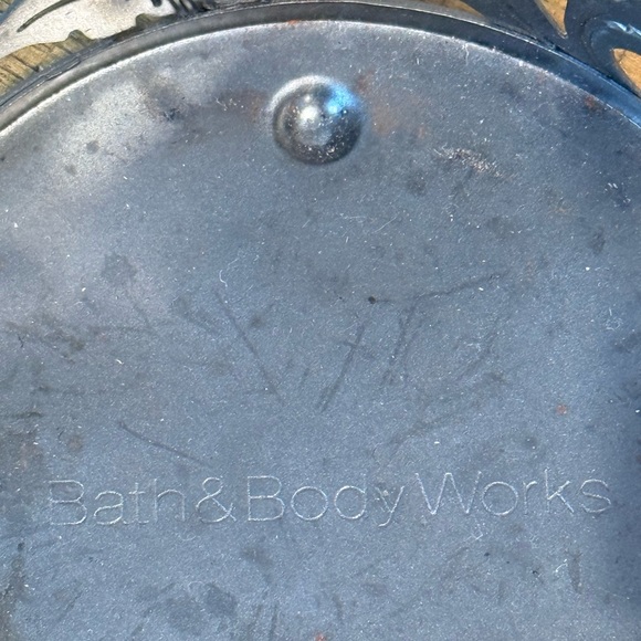 Bath & Body Works Bronze Metal Leaf Candle Holder 3 Wick Sleeve - Picture 3 of 4